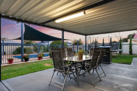 Property photo of 7 Vitali Crescent Somerville WA 6430