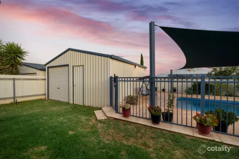 Property photo of 7 Vitali Crescent Somerville WA 6430