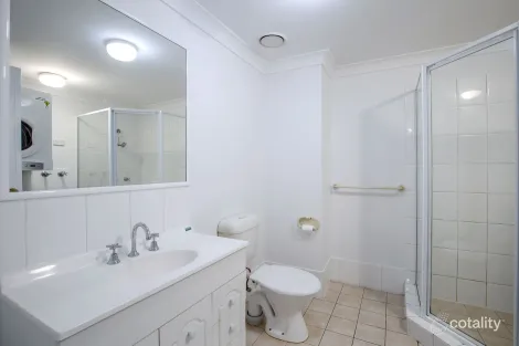 Property photo of 4/2 Broad Street Labrador QLD 4215