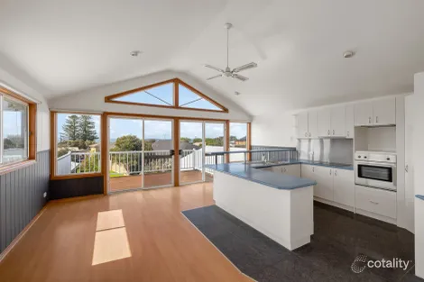 Property photo of 2 Tingara Close San Remo VIC 3925