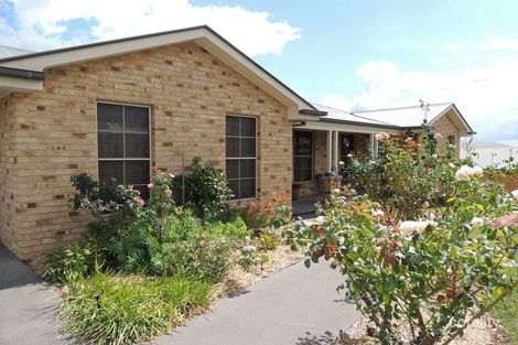 12 Cypress Cres, Kelso, NSW 2795