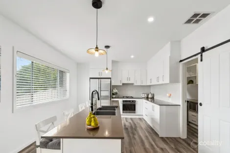 Property photo of 14 Carlyle Close Dapto NSW 2530