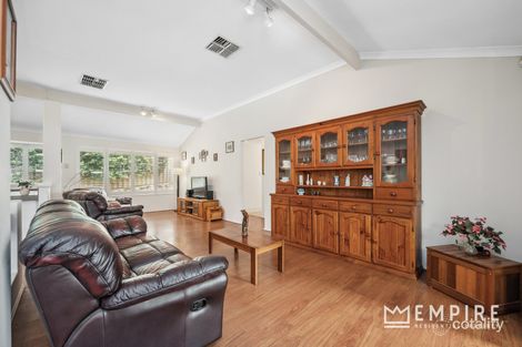 16 Gumina Pl, Lake Coogee, WA 6166