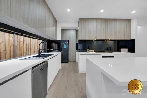 Property photo of 11 Stonecutter Loop Fraser Rise VIC 3336