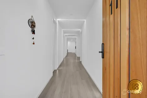 Property photo of 11 Stonecutter Loop Fraser Rise VIC 3336