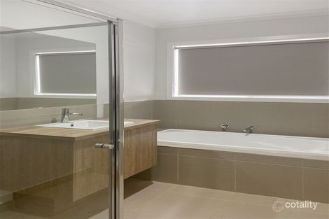 Property photo of 31 Ruislip Avenue Strathtulloh VIC 3338