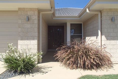Property photo of 86 Sovereign Drive Deebing Heights QLD 4306