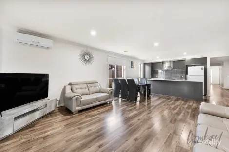 Property photo of 14 Straun Road Mickleham VIC 3064