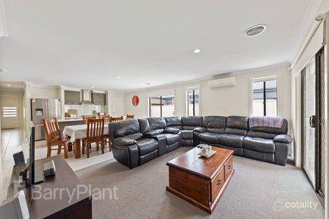 Property photo of 14 Callaway Lane Hillside VIC 3037