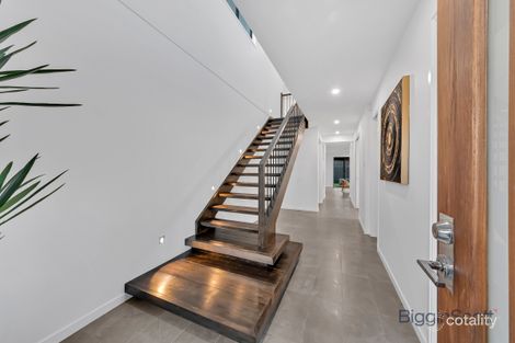 Property photo of 5 Opulent Boulevard Tarneit VIC 3029