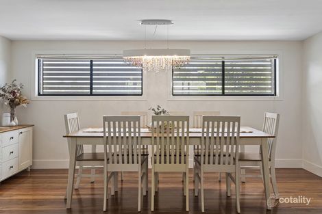 8 Bonneville St, Holland Park West, QLD 4121