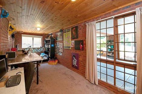 Property photo of 16 Brinawa Drive Greensborough VIC 3088