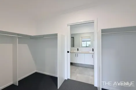 Property photo of 5 Hillgate Grove Fraser Rise VIC 3336