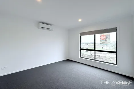 Property photo of 5 Hillgate Grove Fraser Rise VIC 3336