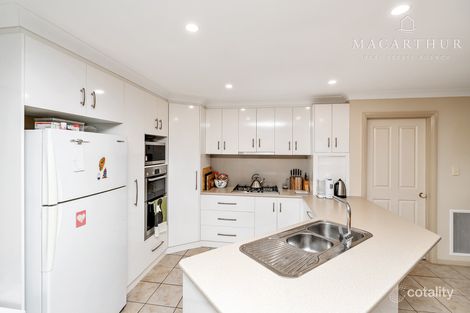 Property photo of 12 Fletcher Place Kooringal NSW 2650