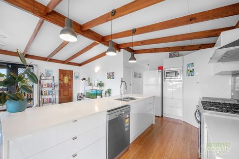 Property photo of 21 Sayre Crescent Boyne Island QLD 4680