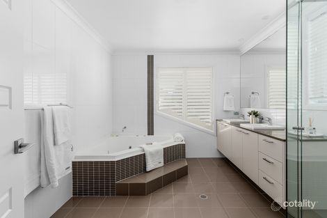 Property photo of 28 Bridgeview Circuit Bella Vista NSW 2153