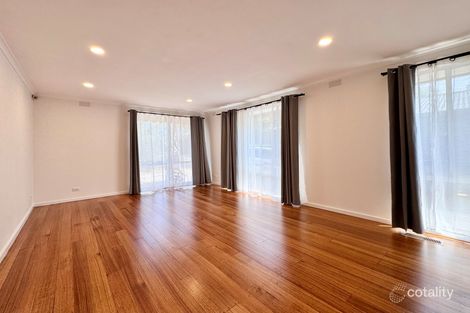 Property photo of 18 Larool Crescent Seaford VIC 3198