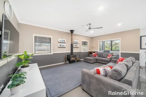 Property photo of 28 Pascali Crescent Eatons Hill QLD 4037