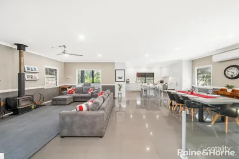 Property photo of 28 Pascali Crescent Eatons Hill QLD 4037