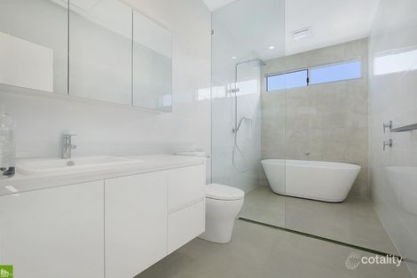 Property photo of 8/33 William Davies Drive Figtree NSW 2525