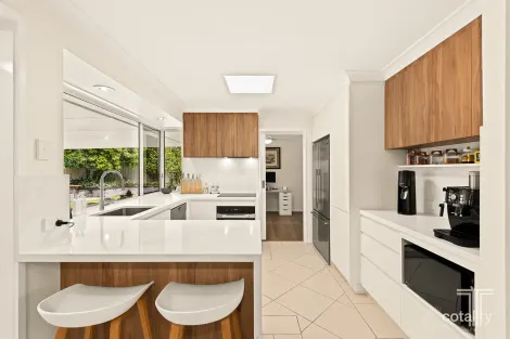 Property photo of 3 Mannersley Street Carindale QLD 4152