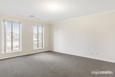 Property photo of 4 Pipetrack Circuit Cranbourne East VIC 3977