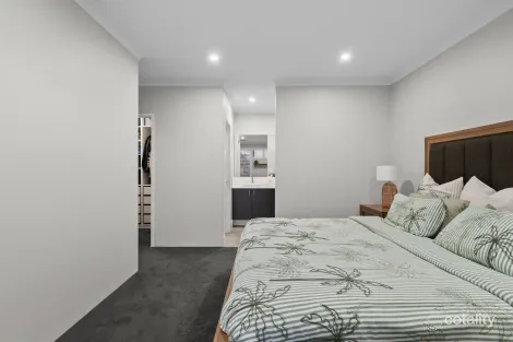 Property photo of 24 Scantling Way Whitby WA 6123