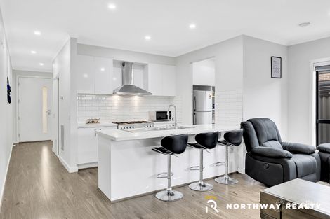 Property photo of 16 Angophora Crescent Craigieburn VIC 3064