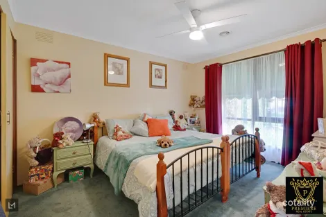 Property photo of 10 Murray Court Cranbourne VIC 3977