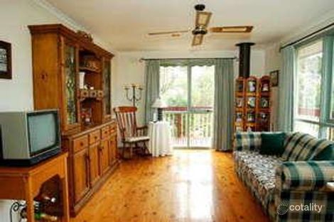 Property photo of 3 Pitura Place Eltham VIC 3095