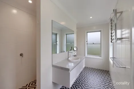 Property photo of 6 Leconfield Drive Bombira NSW 2850