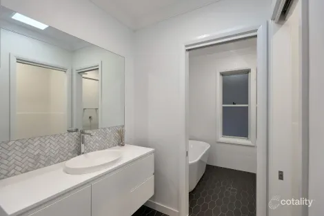 Property photo of 6 Leconfield Drive Bombira NSW 2850