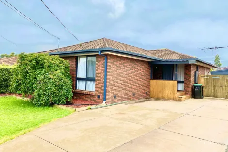 16 Falcon Dr, Melton, VIC 3337