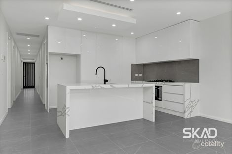Property photo of 31 Roseneath Way Mickleham VIC 3064