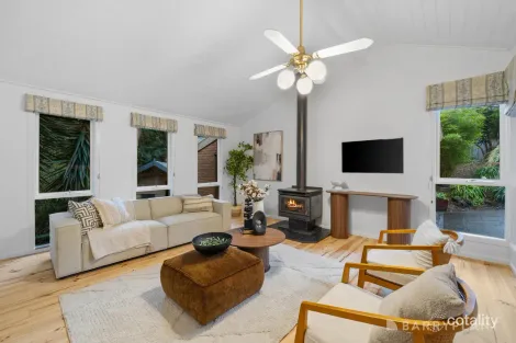 Property photo of 21 Balmoral Circuit Eltham VIC 3095
