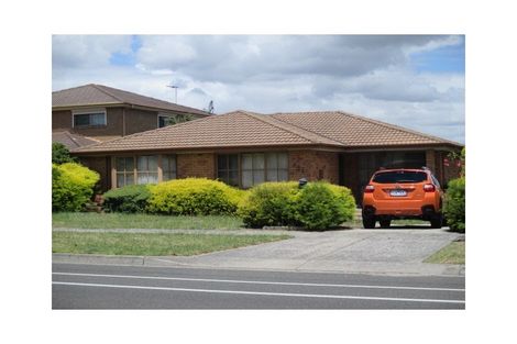 Property photo of 326 James Cook Drive Endeavour Hills VIC 3802