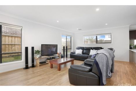Property photo of 1 Hut Road Clyde North VIC 3978
