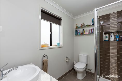 Property photo of 10 Jasper Way Cobblebank VIC 3338