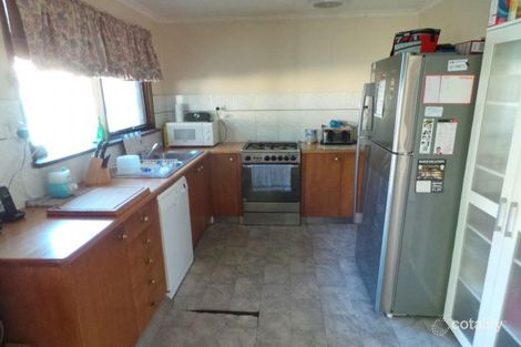 Property photo of 14 Chester Court Endeavour Hills VIC 3802