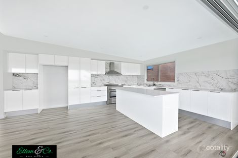 Property photo of 19 Esperanza Lane Primbee NSW 2502