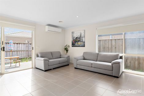 Property photo of 63 Fallingwater Drive Pakenham VIC 3810