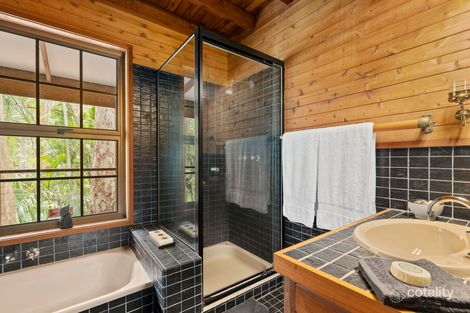 Property photo of 4 Branch Creek Road Clear Mountain QLD 4500