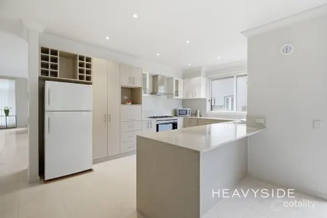 Property photo of 1 Pescott Close Burwood VIC 3125