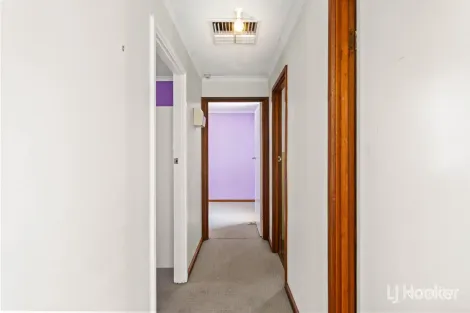 Property photo of 27 Eringa Court Craigmore SA 5114