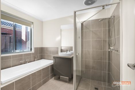 Property photo of 8 Lambertia Crescent Manor Lakes VIC 3024