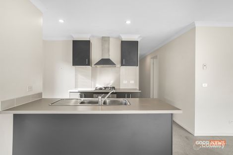 Property photo of 8 Lambertia Crescent Manor Lakes VIC 3024