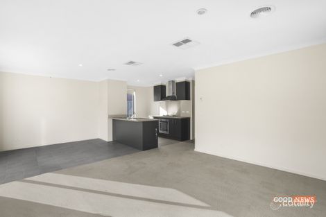 Property photo of 8 Lambertia Crescent Manor Lakes VIC 3024