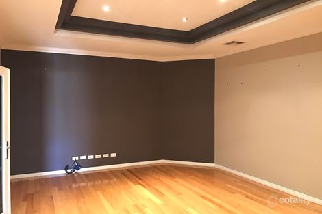 20 Riverina Pde, Lake Coogee, WA 6166