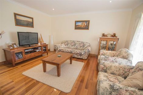 Property photo of 3 Vinery Place Kurunjang VIC 3337